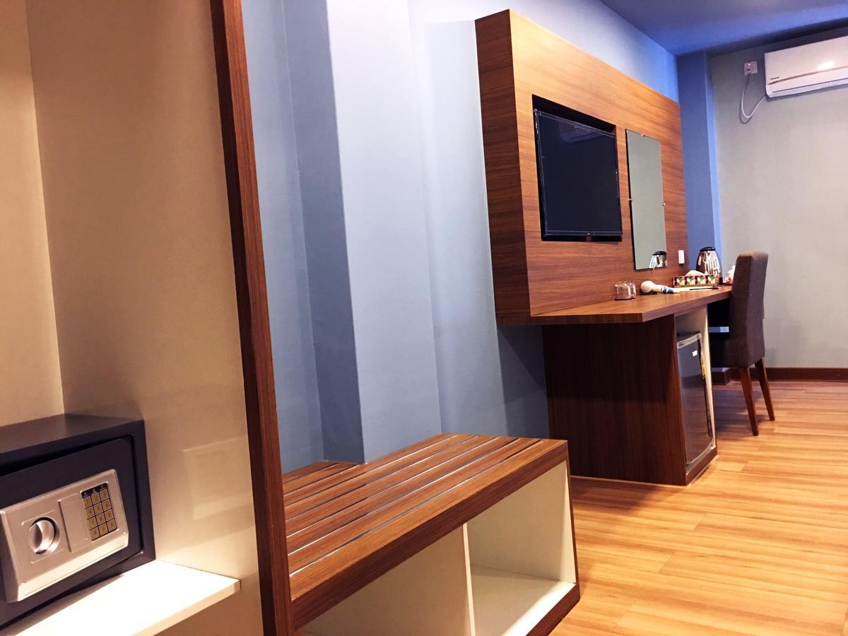Azure Hotel 3*